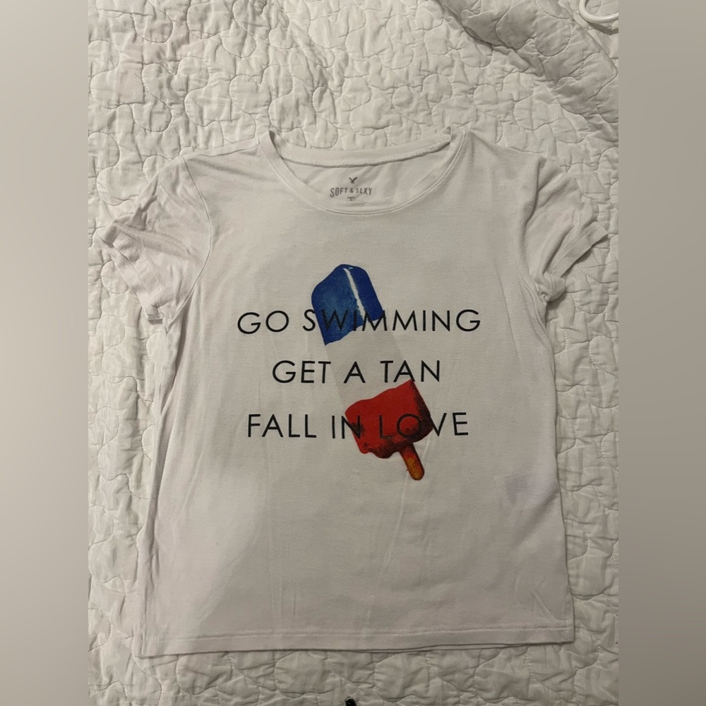 American eagle short sleeve T-shirt, size small.